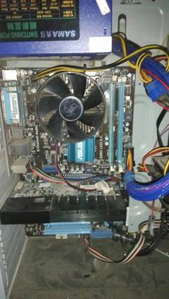 電腦開機黑屏黃燈、主機燈亮但風扇不動的診斷與解決